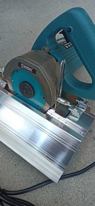 Машина за рязане на плочки или дървен материал под ъгъл 45 градуса