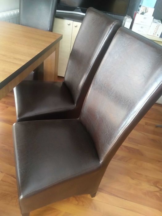 Vând masă living,sufragerie-bucătărie cu 4 sau 6 scaune