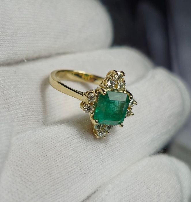 Inel aur galben 14K cu smarald natural Zambia & diamante – certificat