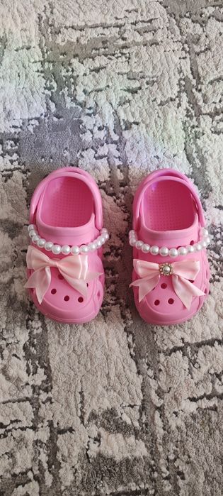 Papucei frumoși eleganți fete 26