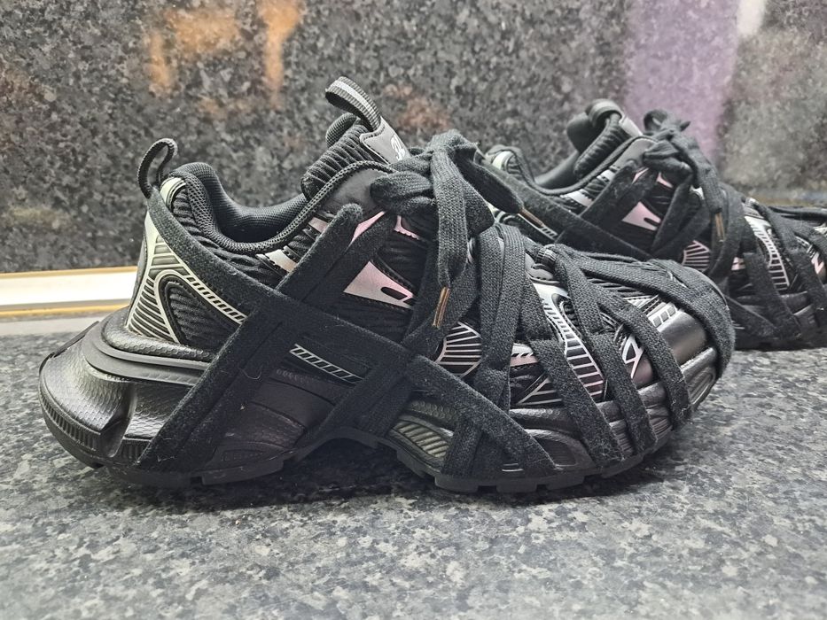 Продавам мъжки чисто нови маратонки  оригинални закупени от Германия.