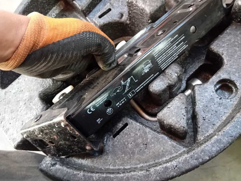 1 бр.гума патерица с крик  135 80 17  за бмв 5 серия