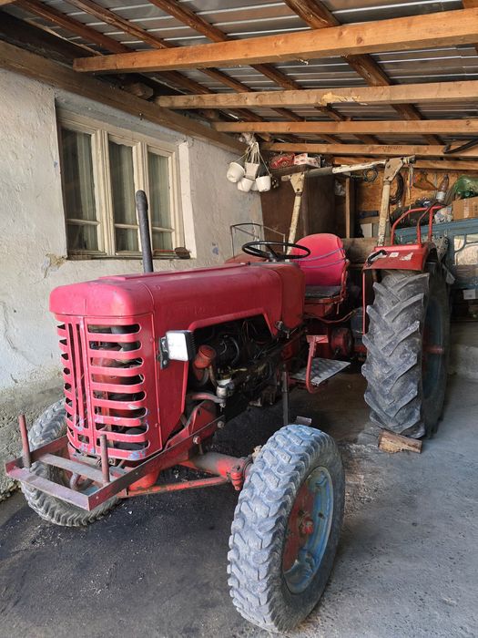 Vând tractor McCormick