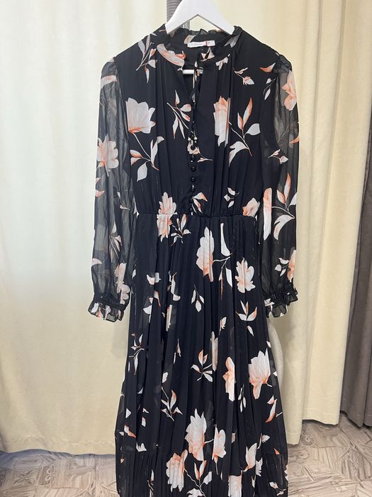 Продам женские платья