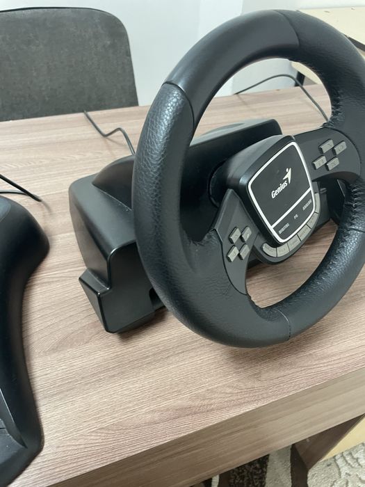 Игровой руль  подходит на все игры