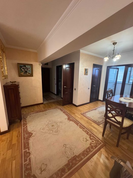 Se inchiriaza apartament 4 camere centru civic ultracentral bloc Regina Maria - Palas