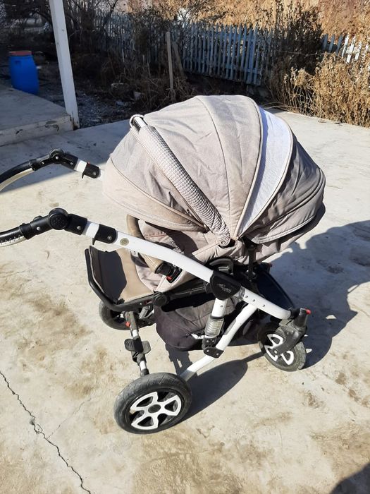 Продам коляску ademex