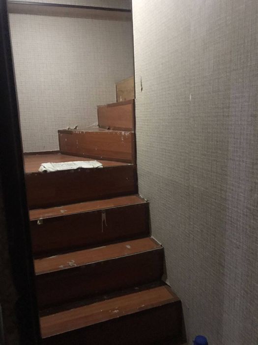 Srochna uy sotiladi 3 hona 90kv + 70.. 5 etajlik dom 5 etaji,