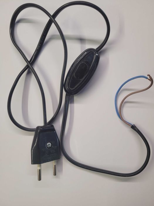 Захранващ кабел за касетофон и Захранващ кабел с щепсел и ключ, черен