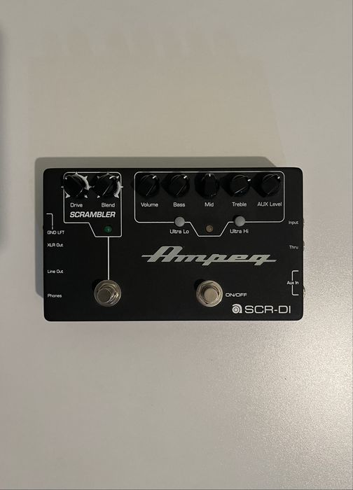 Vând această pedală Ampeg SCR-DI