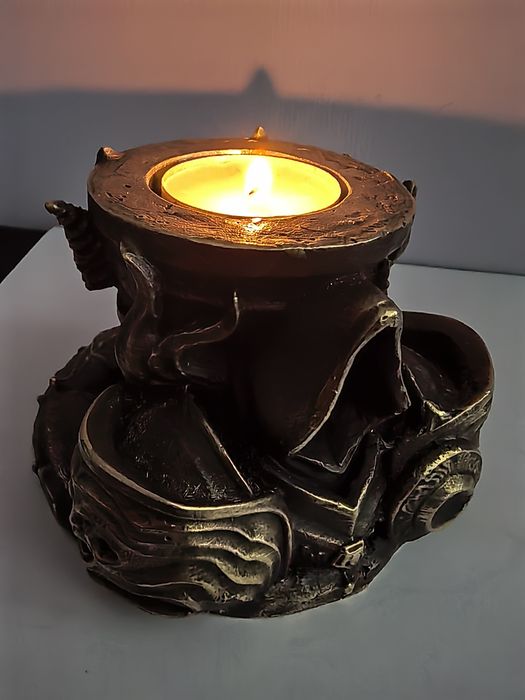 Бронзов Свещник, Уникат,
