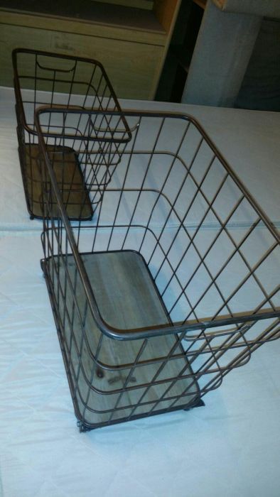 Coșuri din metal cu fund din lemn