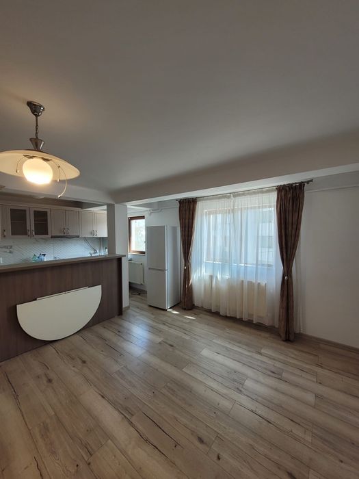 Proprietar:Ap.3camere open space-Lângă Palas.+parcare inclusa