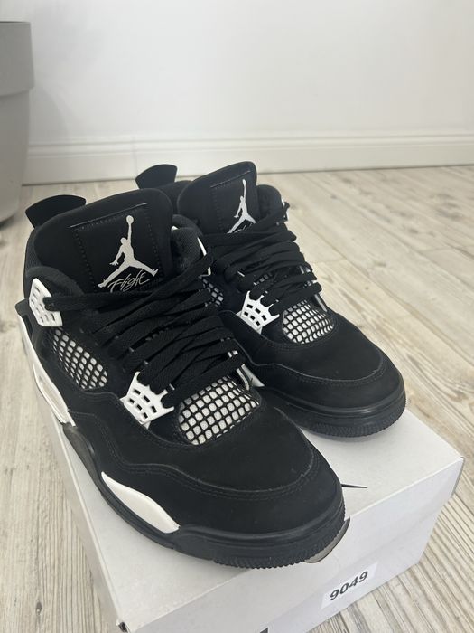 Jordan 4 Retro White Thunder