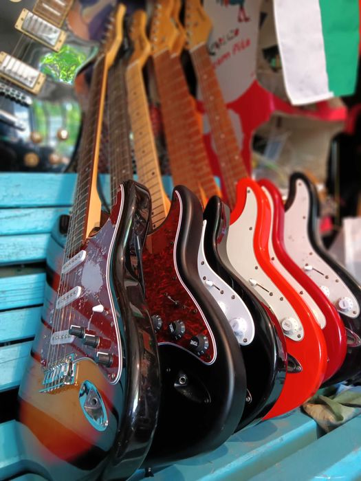 Електрическа / електроакустична китара, без забележки