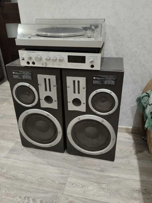 Колонки, усилитель и проигрыватель