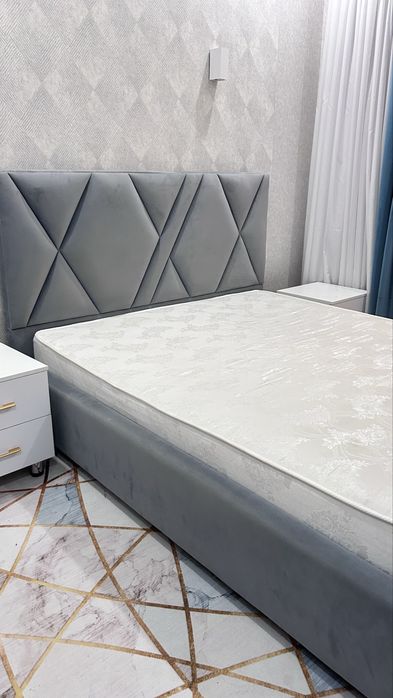 Продам кровать с тумбами