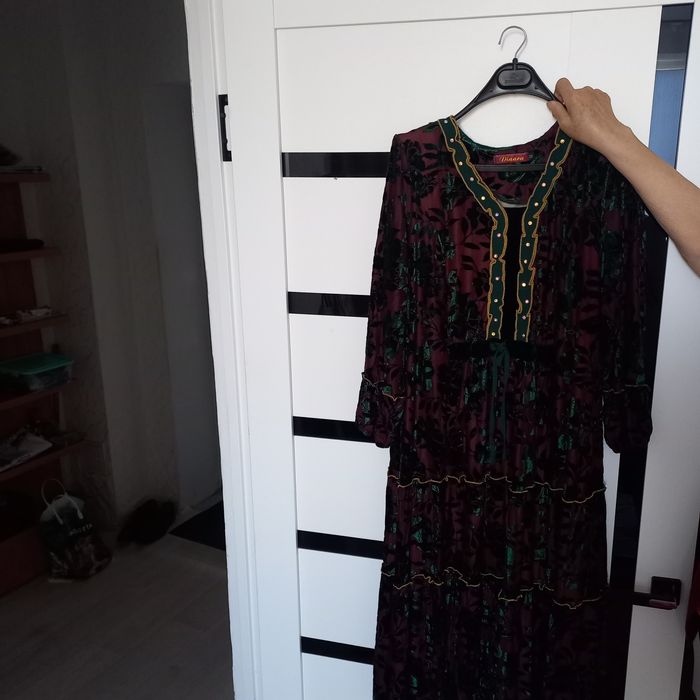 Продам платья разные