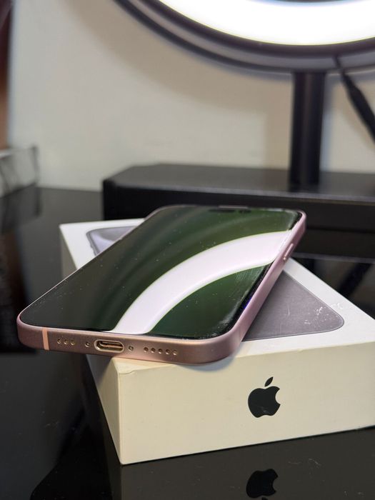 Iphone / 15 / Pink / 256 GB / 10/10