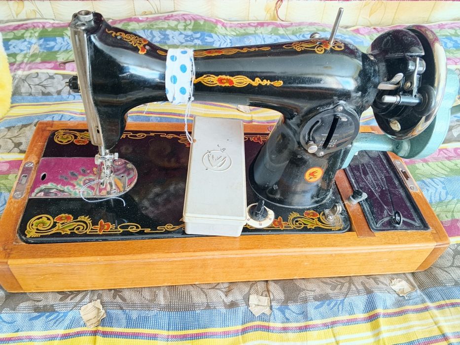 Продам швейную машинку