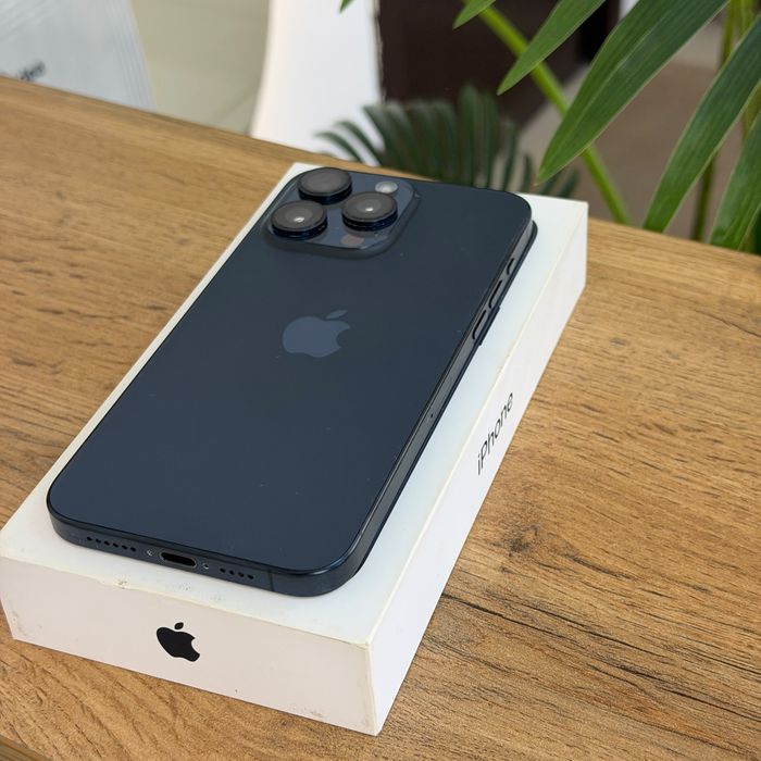 iPhone 15 pro max 
память 1 террабайт