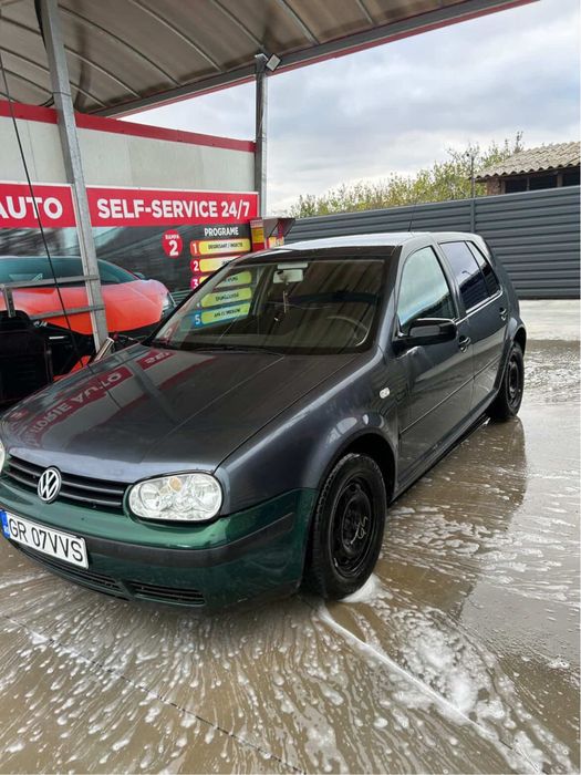 Vand golf 4 1.6 benzina