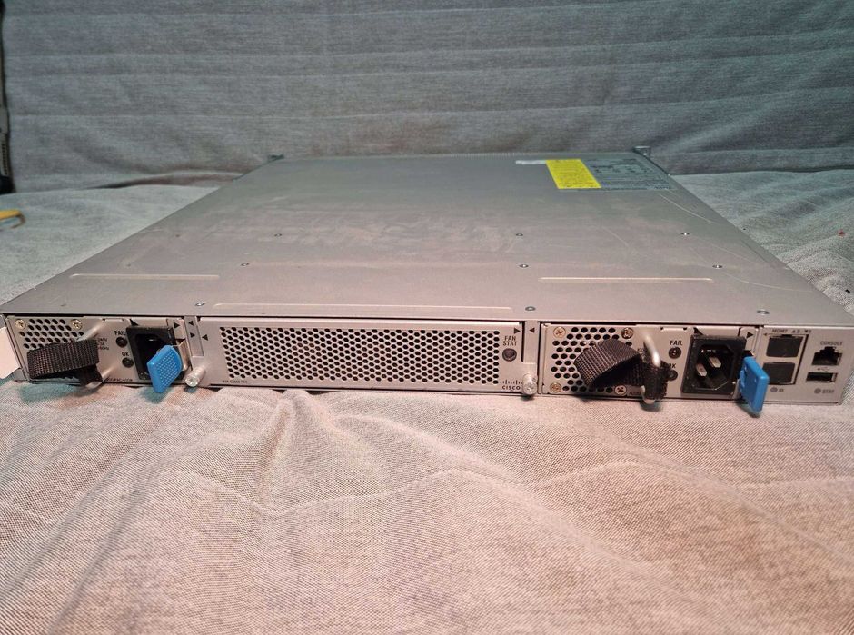 Switch Cisco 48 porturi Nexus 3048TP-1GE gigabit 1G 10G Business L2 L3