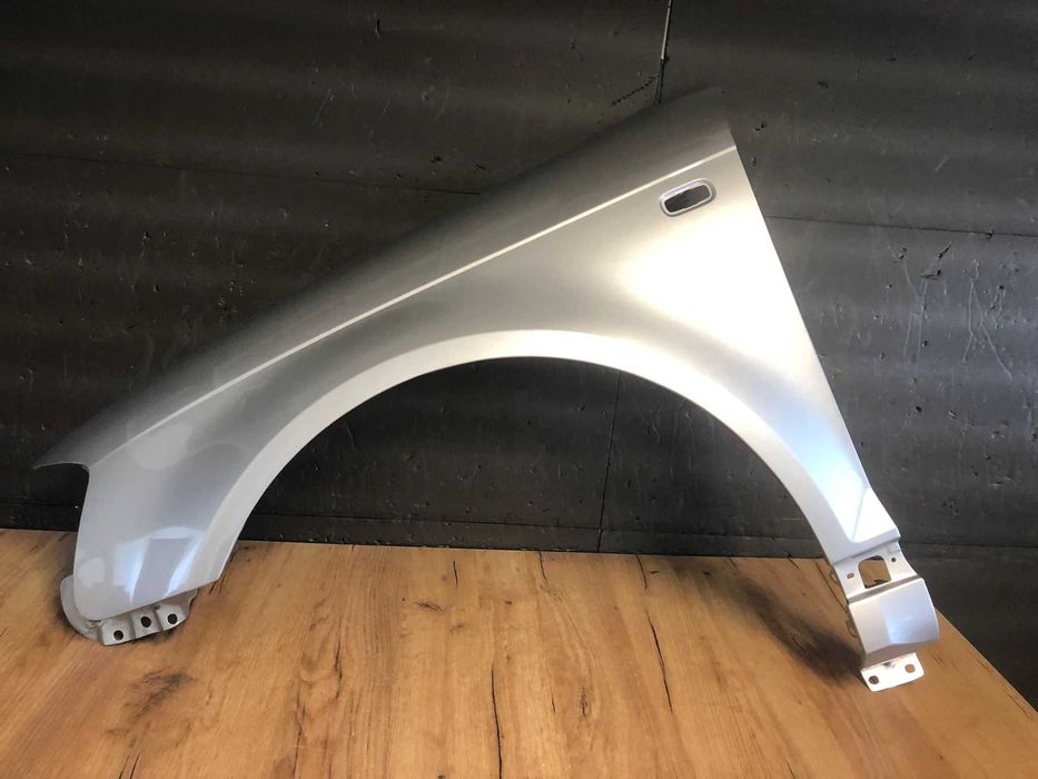 Aripa Fata Stanga Audi A3 8P An 2003-2008 (LX7W (Gri))