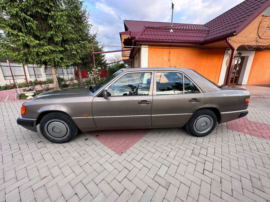 Mercedes-Benz E-Class 1990 benzină, 8.571 € — imagine 2