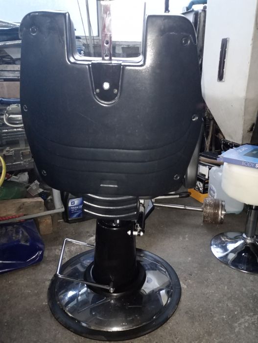 2 Броя Бръснарски столове