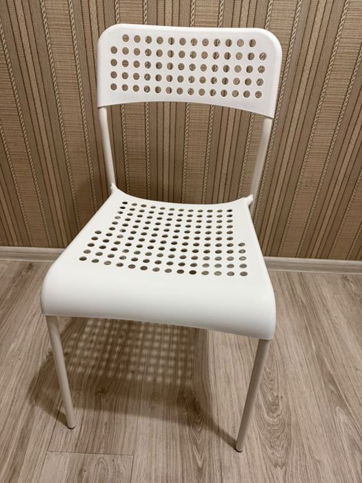 Стол и стулья IKEA