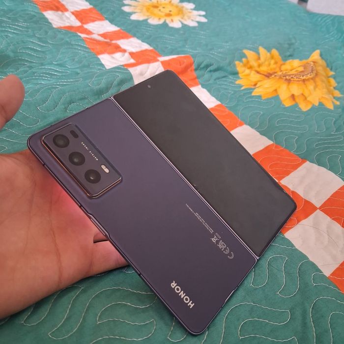 HONOR Magic v 2,