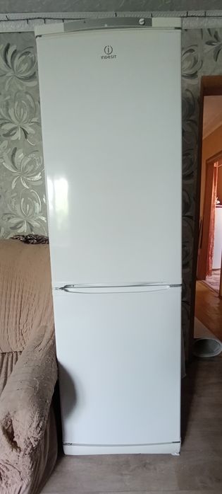 Холодильник Indesit