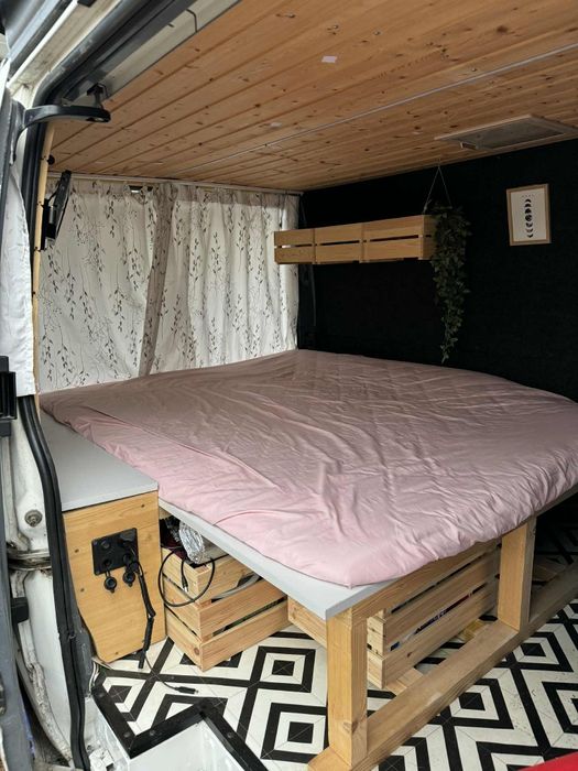 Бус за диво къмпингуване