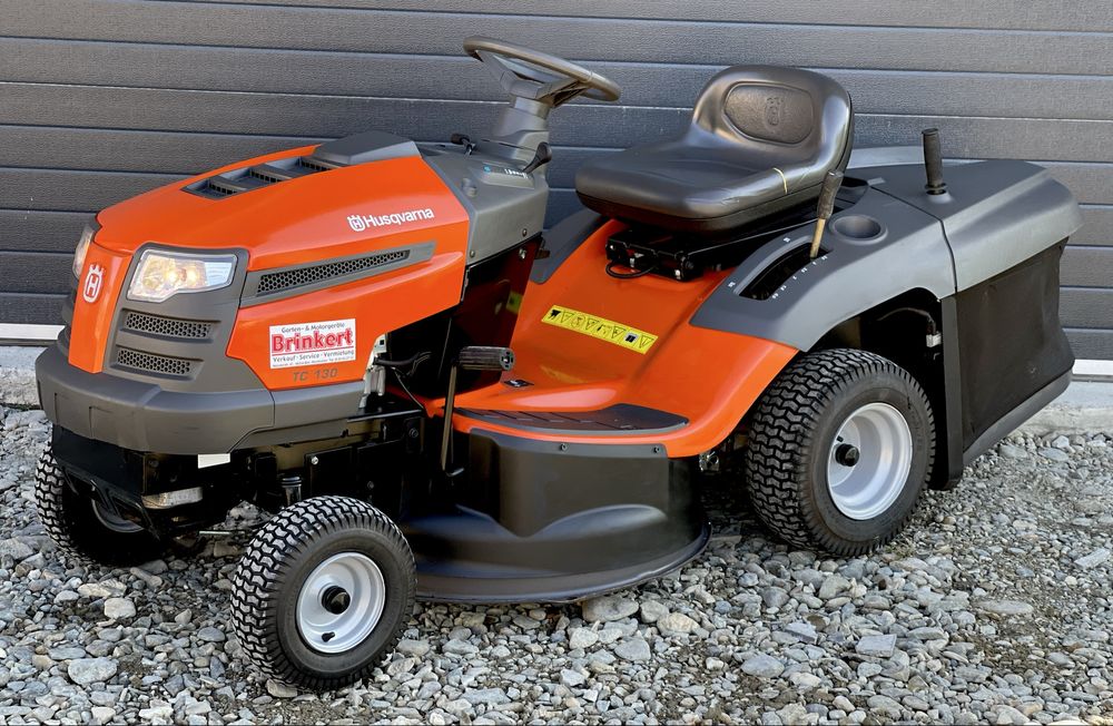 Tractoraș de tuns iarba/gazon Husqvarna TC 130 2014 / cu Coș pentru depozitare iarbă / 350cc / 12.5 cai  Recent adus !