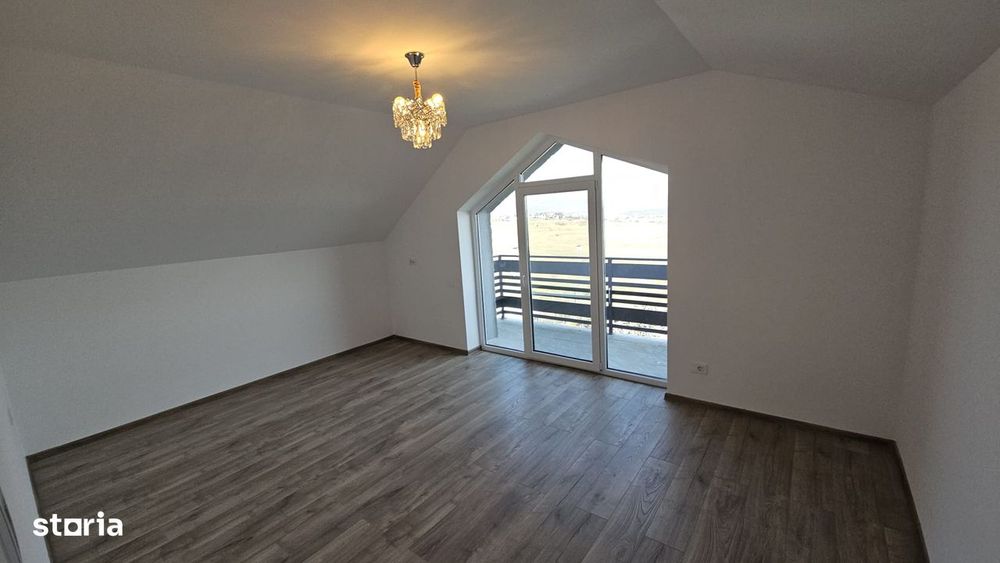 Casă modernă P+M cu vedere spectaculoasă lac Ciurbești