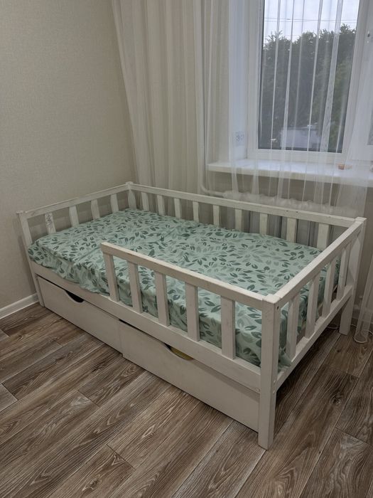 Детская кровать с матрасом
