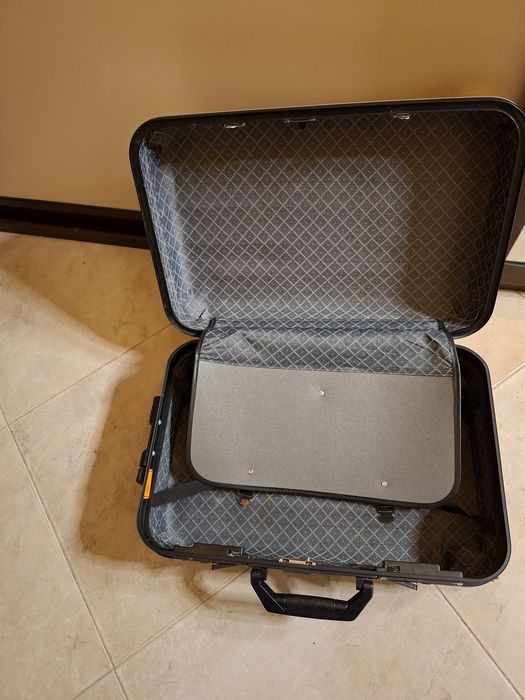 Куфар от  100% поликарбонат