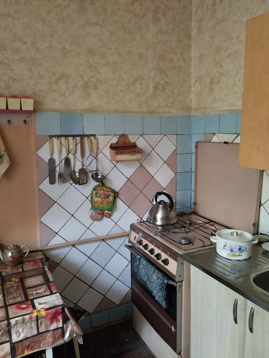 Продам квартиру Юнусабад 3 2/2/4 кирпичный дом