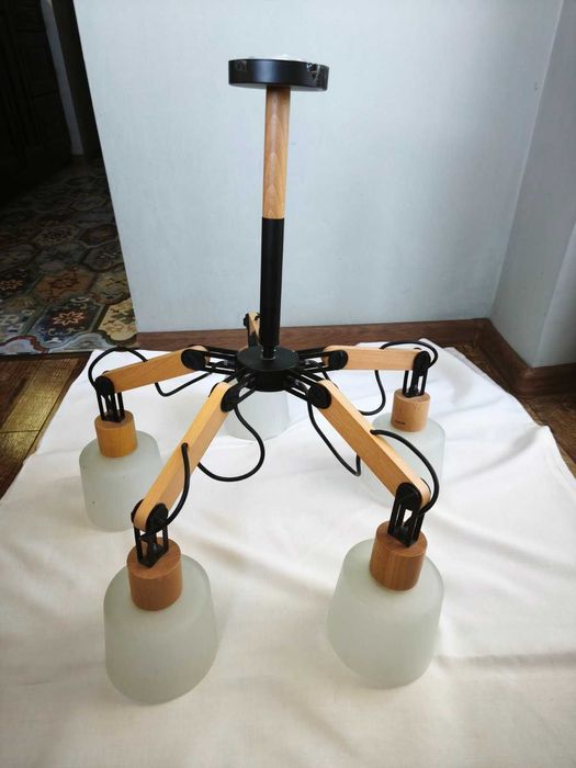 Модерна лампа за таван