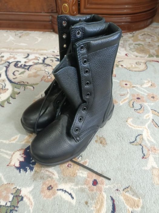 Продам новые берцы.  36 размера..