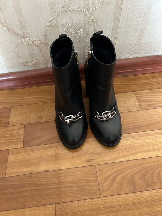 Продам кожаные ботильоны