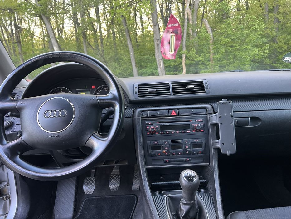 Audi A4 b6 S-line 1.9tdi 131cp
