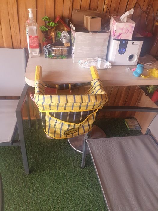 Scaun de masa copil atasabil de masa