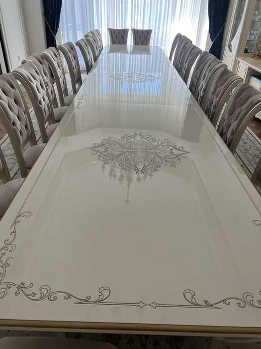 Стол для гостиной