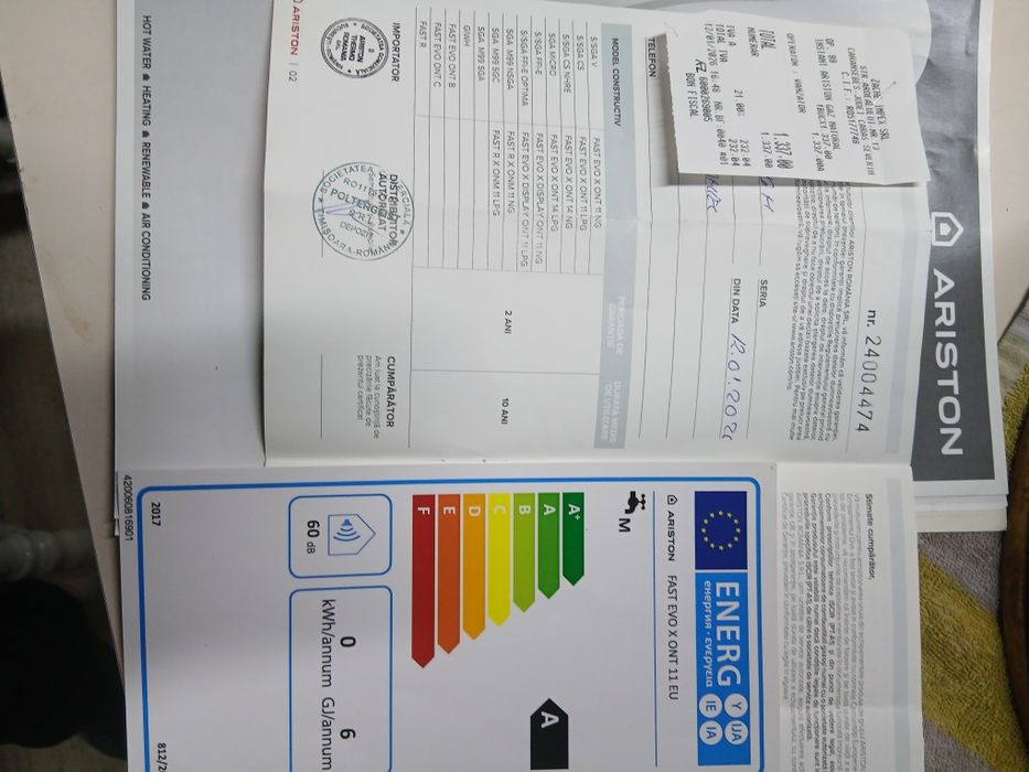 Vând instant pe gaz marca ARISTON
