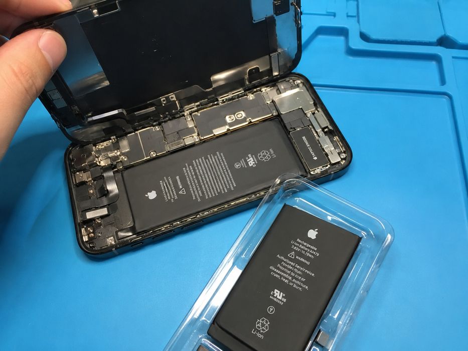 Schimbam Baterie iPhone 11 - 17 Pro Max | de la 250 lei