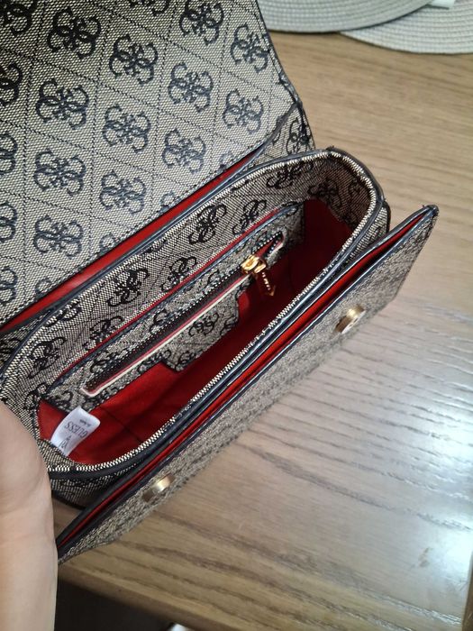 Дамска чанта Guess