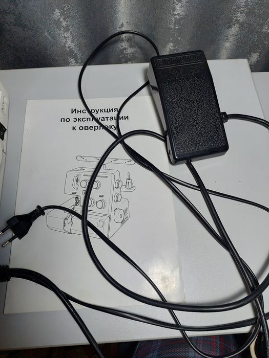 Оверлок б/у  рабочий