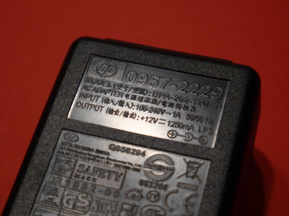 Всякакви адаптери 18V 4A 19V 4.74A 12V 7.5A 24V 1.5A употребявани